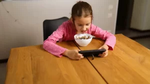 Do You Feed Your Child by Showing Mobile Phone?